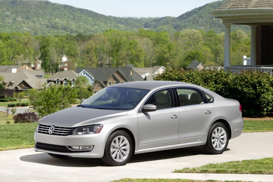  Volkswagen Passat 2011 года  (US) (фото 44 из 111)